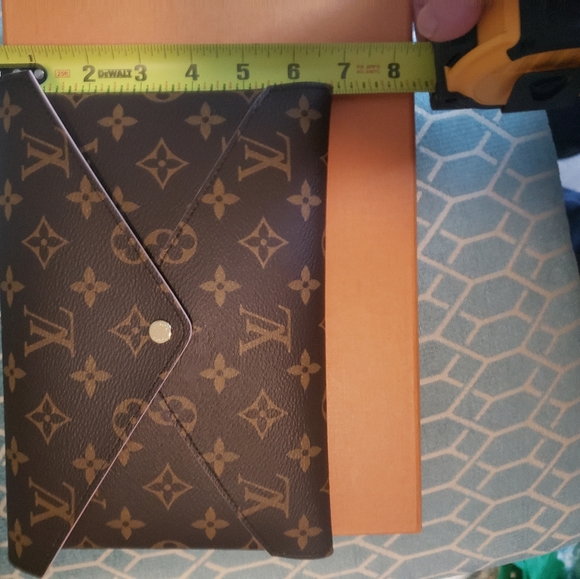 Large louis Vuitton pouch - Picture 6 of 7